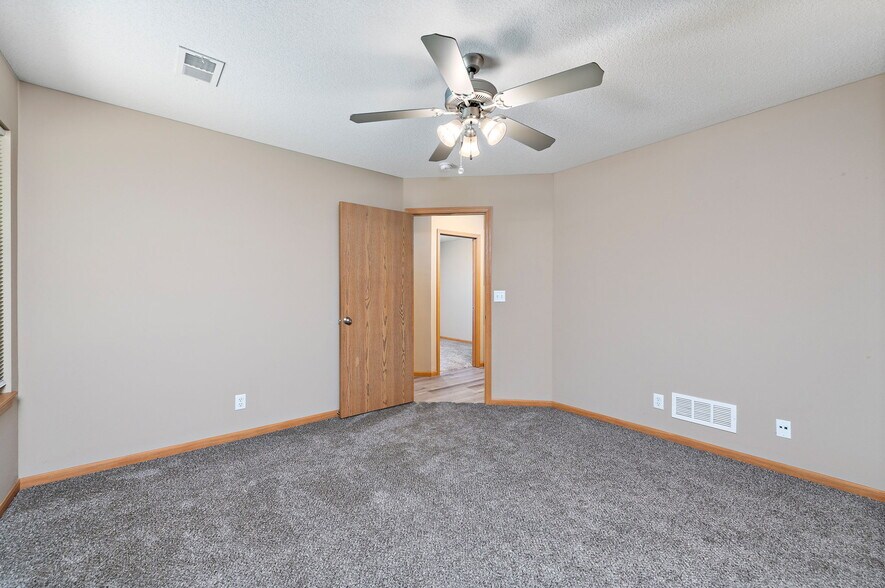 More Photos Of 4880-5015 Queen Ridge Ave, Kansas City Apartments For Sale