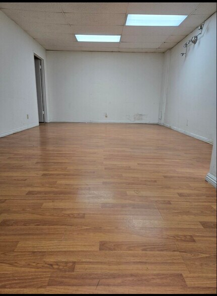 More Photos Of 8843 Shirley Ave, Northridge Warehouse For Lease