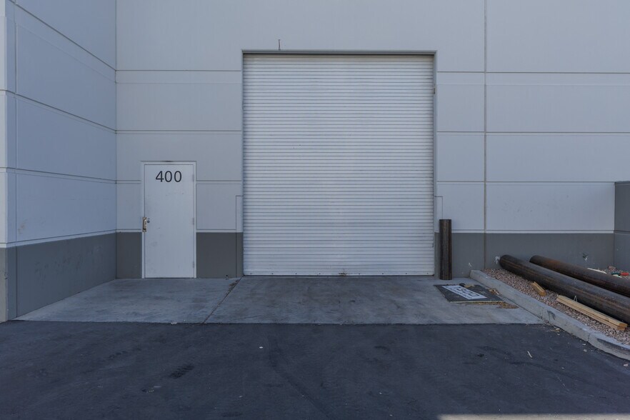 More Photos Of 6290 S Pecos Rd, Las Vegas Showroom For Lease