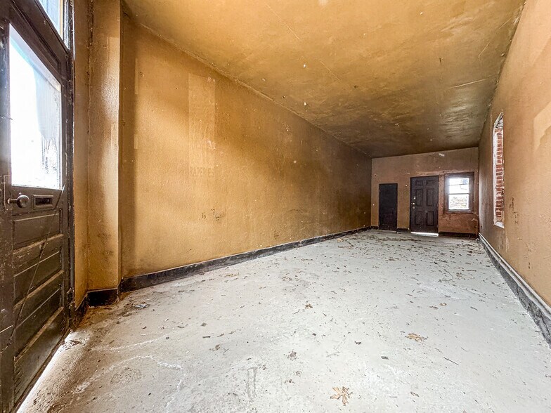 More Photos Of 614 Kihekah Ave, Pawhuska Flex For Sale