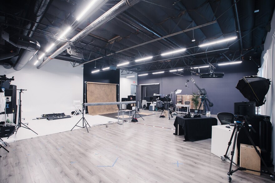 More Photos Of 1173 Warner Ave, Tustin Research And Development For Lease