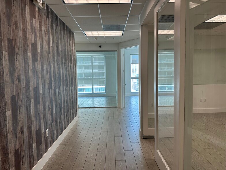 More Photos Of 175 SW 7th St, Miami Medical For Sale