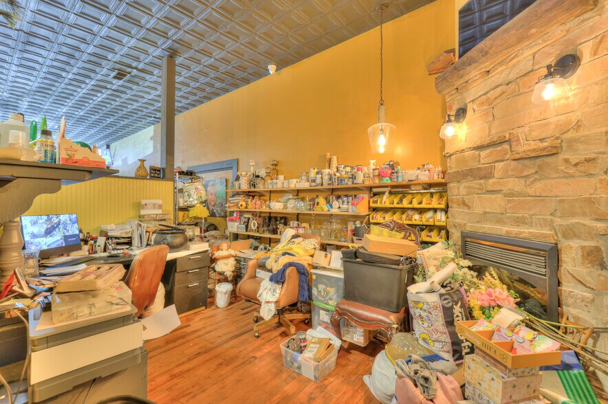 More Photos Of 108 W Walnut St, Smithville Restaurant For Sale