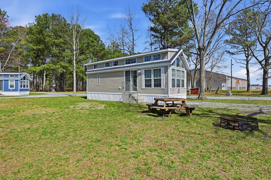 More Photos Of 89 Hunting Quarter Rd, Greenwood Trailer Camper Park For Sale
