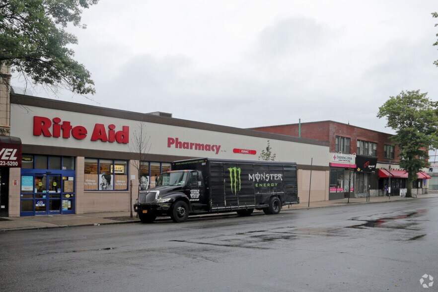 More Photos Of 39-02-39-20 Bell Blvd, Bayside Storefront Retail Office For Lease