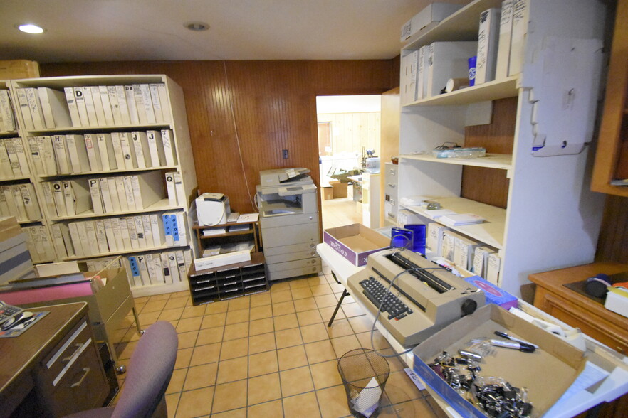 More Photos Of 630 Kentucky St, South Houston Office For Sale