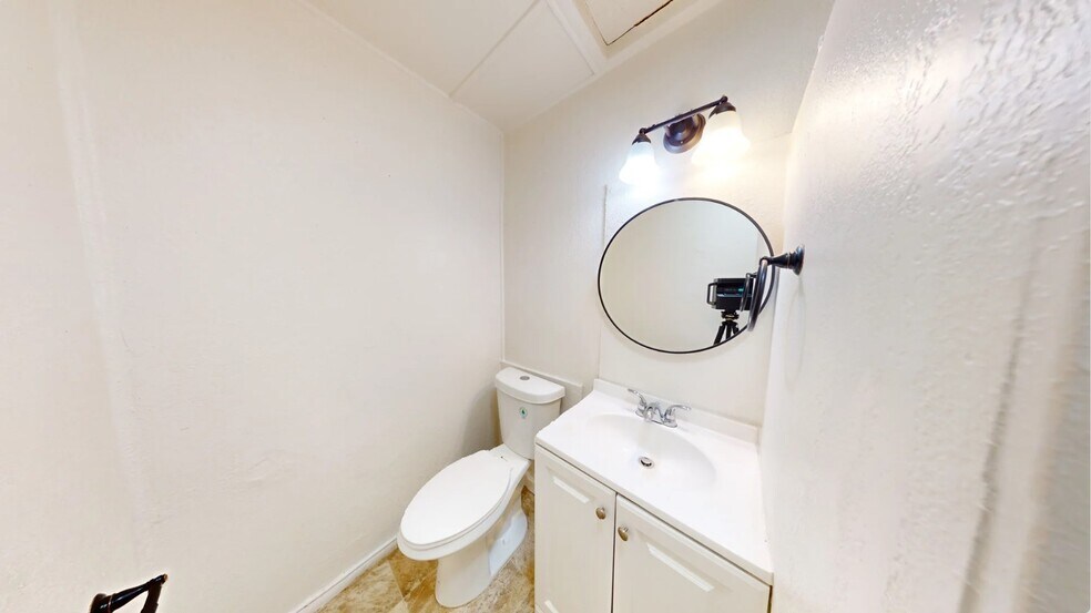 More Photos Of 2715 Twin View Blvd, Shasta Lake Multifamily For Sale