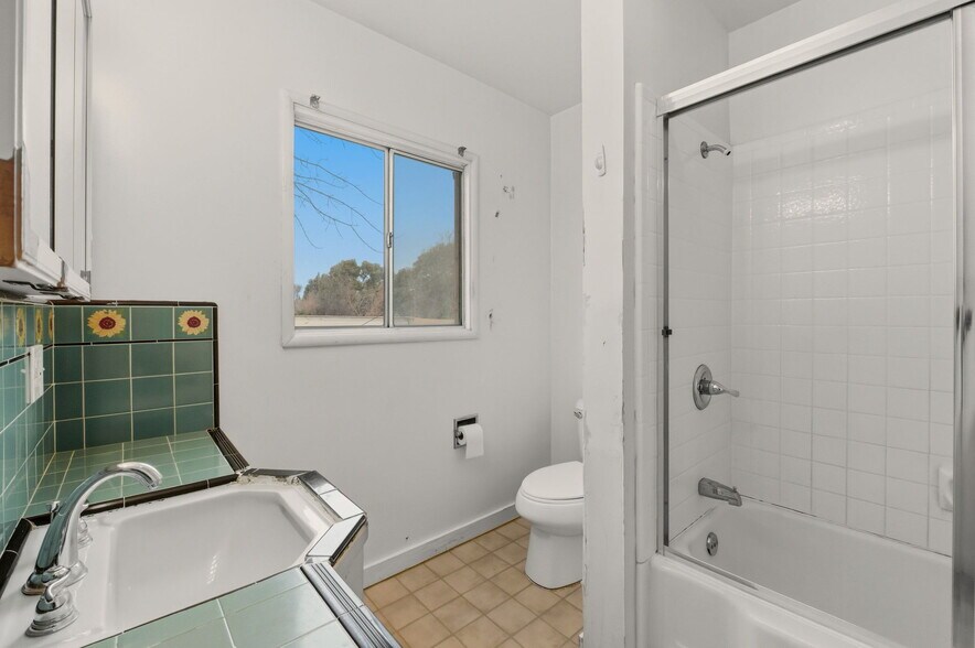 More Photos Of 24954 Cypress Ave, Hayward Multifamily For Sale