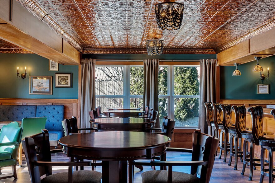 More Photos Of 12 McGillis Ave, Lake George Hotel For Sale