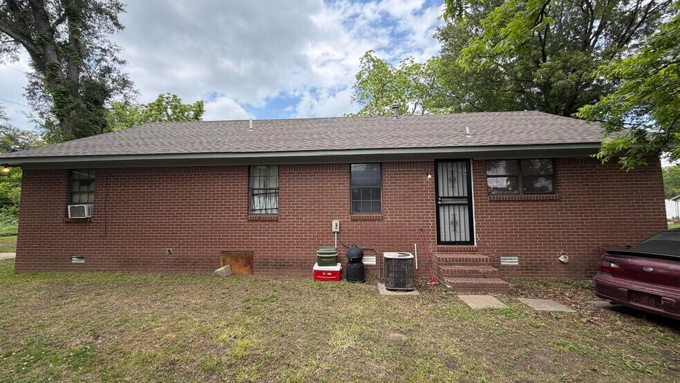 More Photos Of 611 Barnes Ave, Clarksdale Apartments For Sale