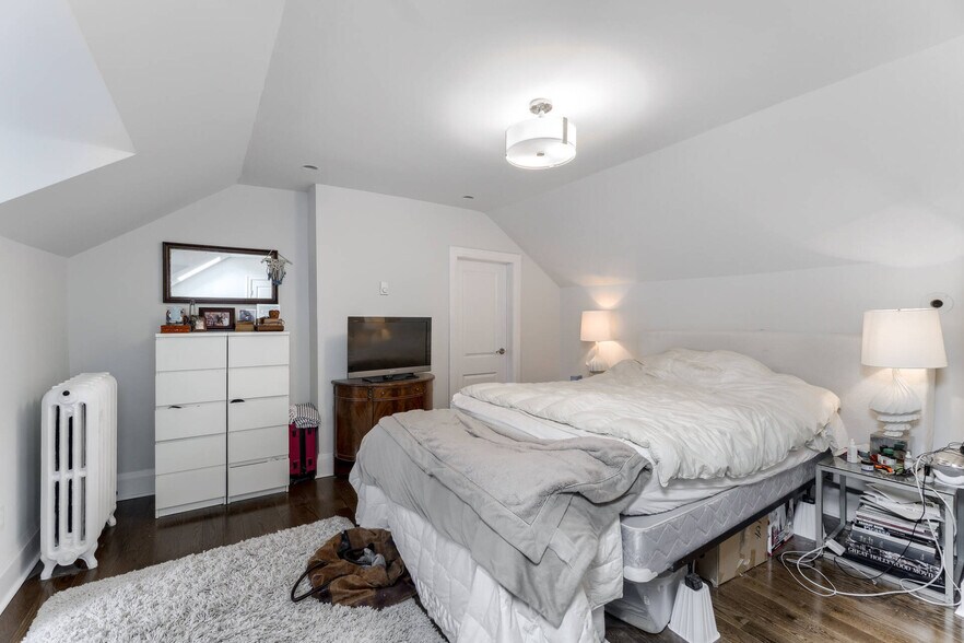 More Photos Of 4 Oriole Gdns, Toronto Apartments For Sale