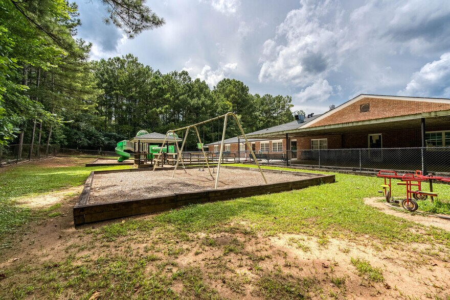 More Photos Of 2081 Mesa Valley Way, Austell Specialty For Sale