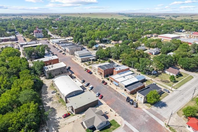 More Photos Of 215 Broadway St, Cottonwood Falls Hotel For Sale