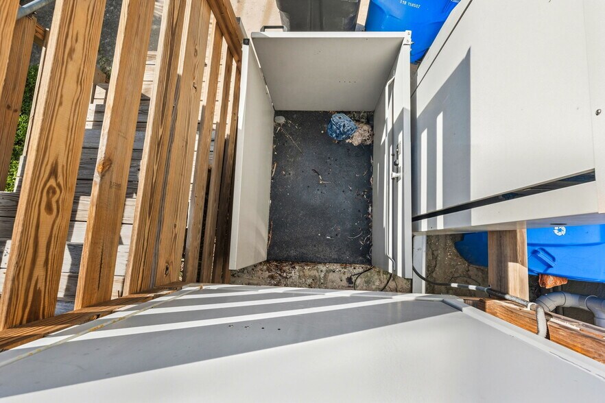 More Photos Of 3062 Beach Blvd S, Gulfport General Retail For Sale