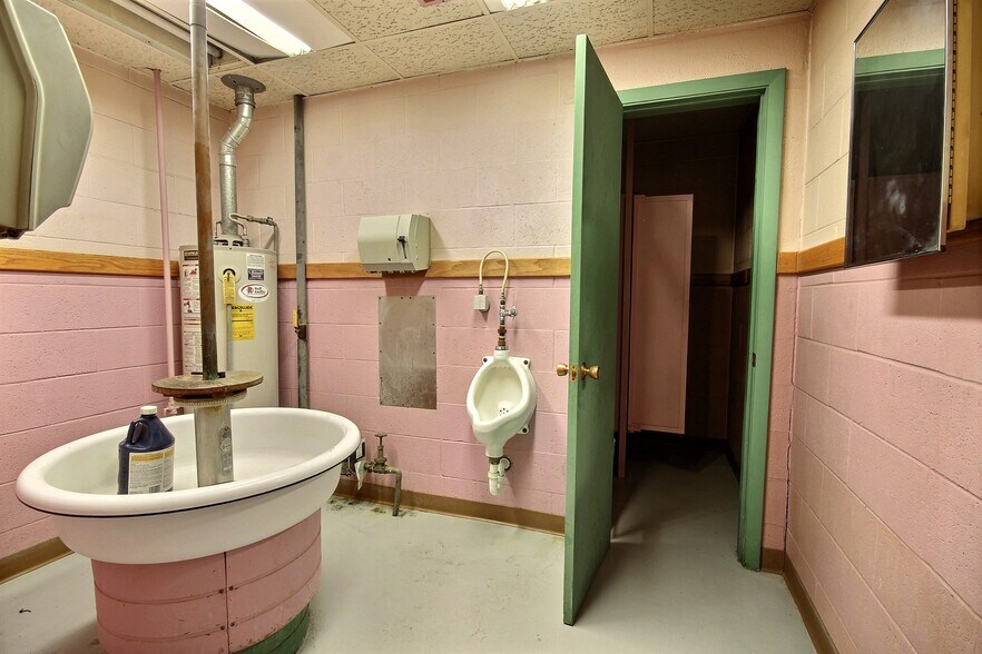 More Photos Of 1431 Production Rd, Fort Wayne Manufacturing For Sale