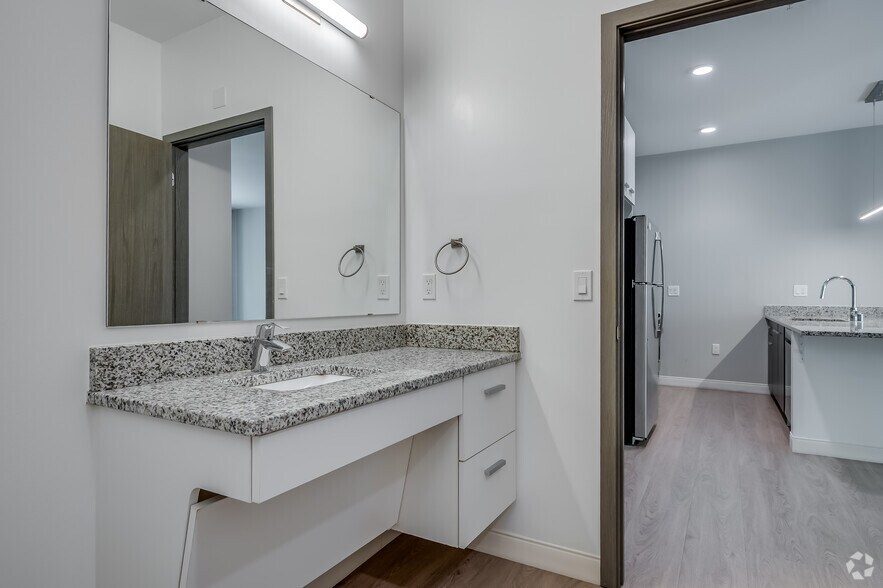 More Photos Of 211 W Mineral St, Milwaukee Apartments For Lease