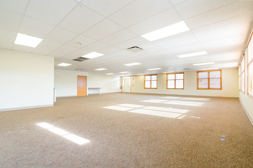 More Photos Of 16610 W 159th St, Lockport Office For Sale