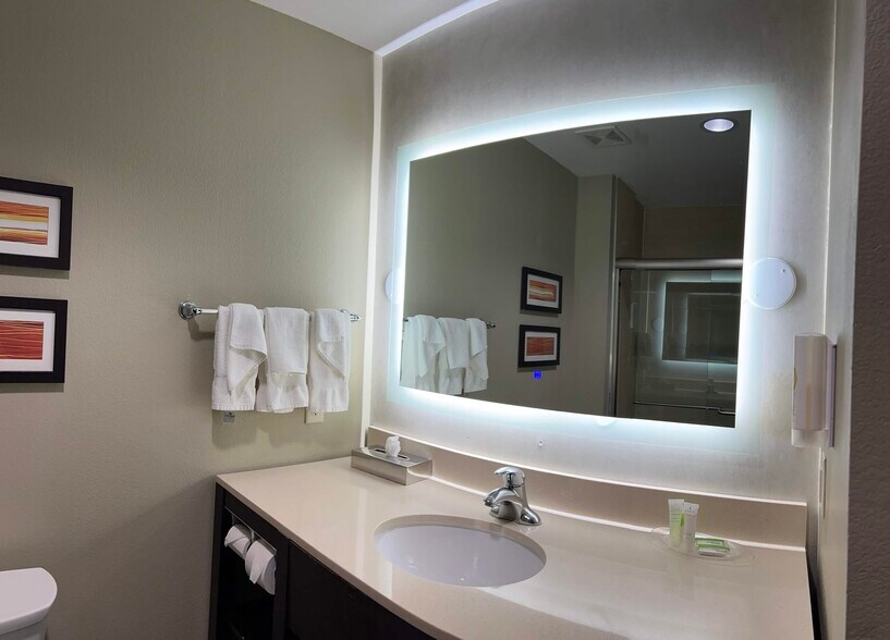 More Photos Of 7707 W Sam Houston Pkwy S, Houston Hotel For Sale