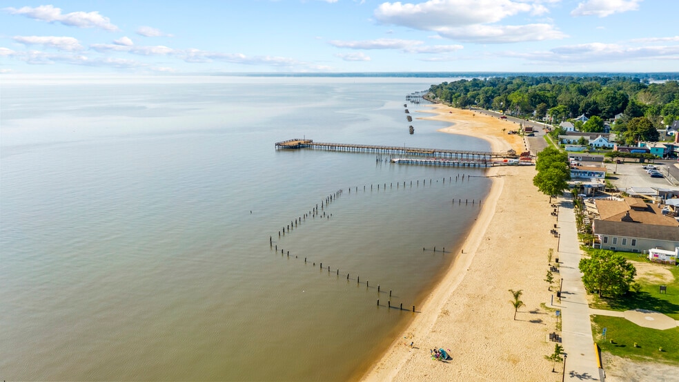 More Photos Of 30 Colonial Ave, Colonial Beach Hotel For Sale