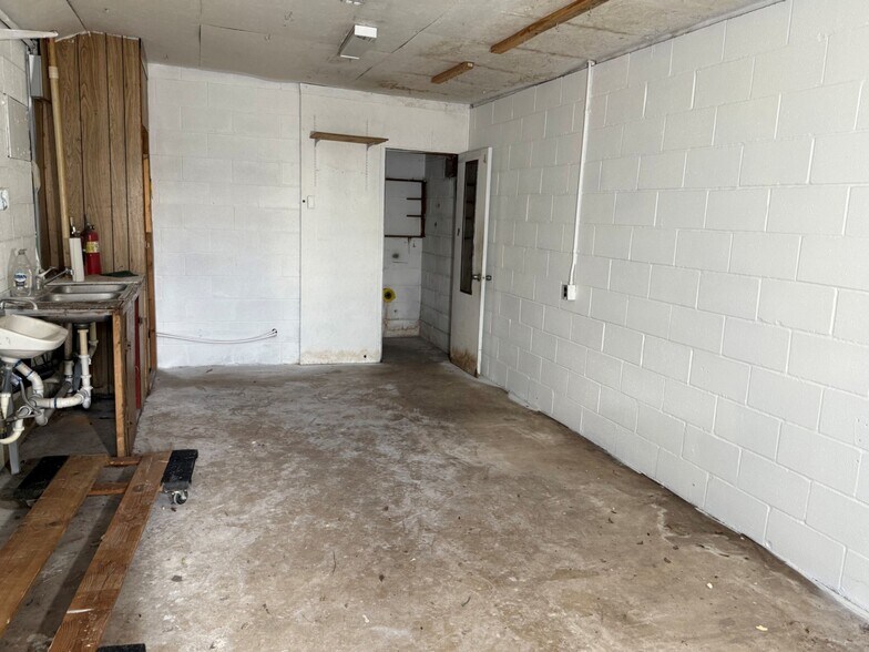 More Photos Of 6545 Historic Old US 90 Hwy, San Antonio Flex For Lease