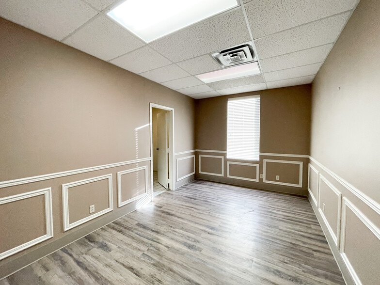 More Photos Of 4101-4103 84th St, Lubbock Office For Lease