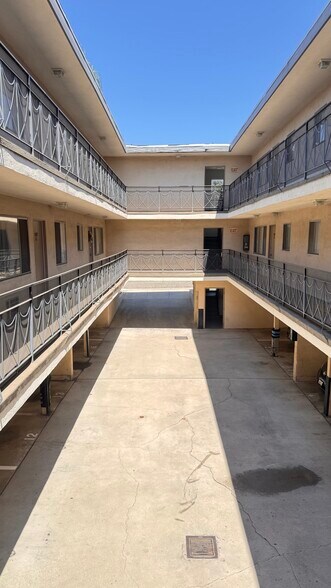 More Photos Of 1042 Western Ave, Glendale Apartments For Sale