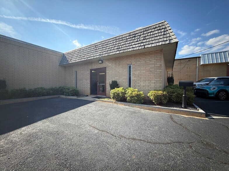 More Photos Of 8700 Monroe Rd, Charlotte Warehouse For Lease