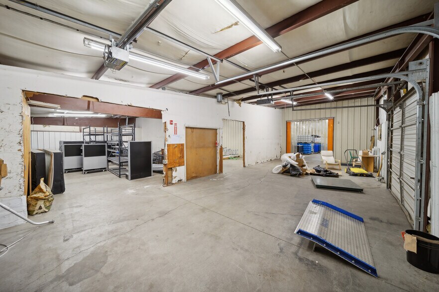 More Photos Of 710 S Adams St, Sapulpa Distribution For Sale