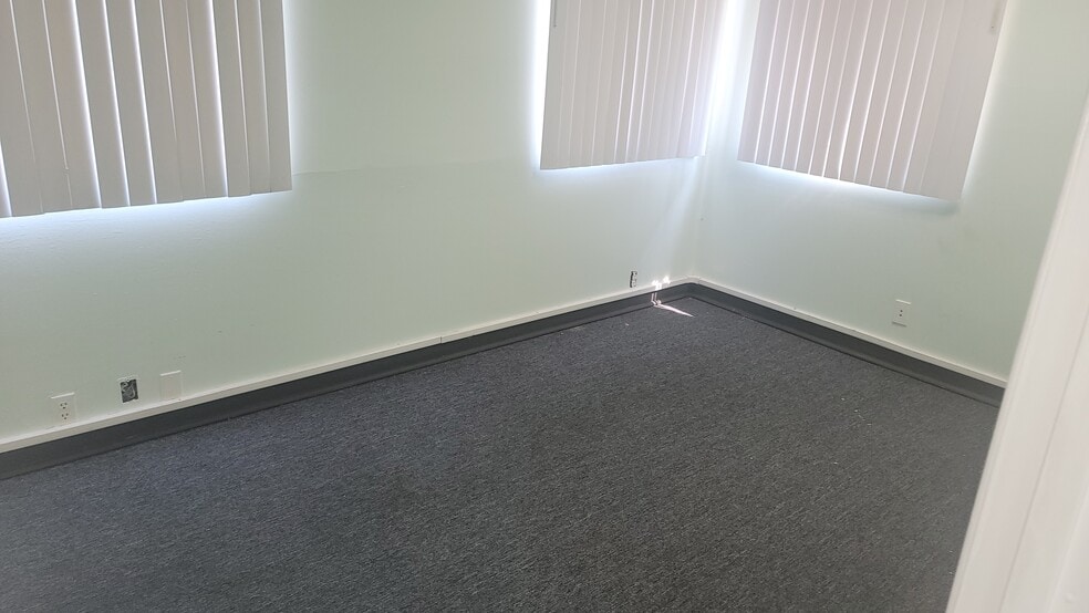 More Photos Of 14401 Gilmore St, Van Nuys Office For Lease