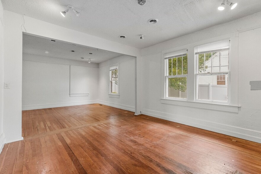 More Photos Of 906 W Poinsett St, Greer Restaurant For Sale
