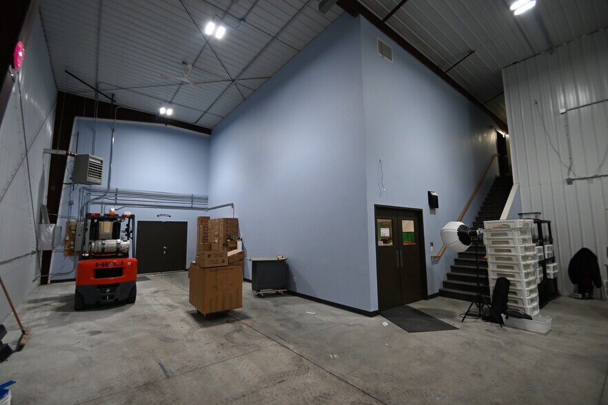 More Photos Of 1501 21st Ave N, Fargo Light Manufacturing For Lease