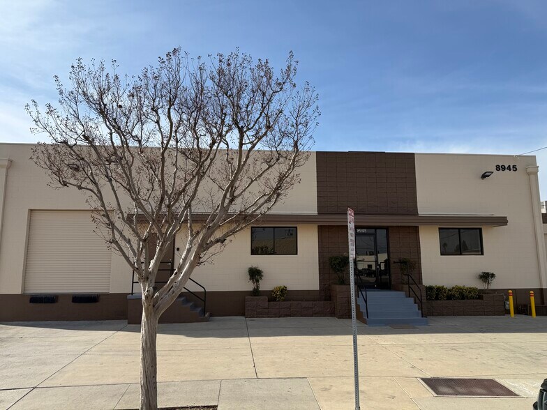 More Photos Of 8945 Quartz Ave, Northridge Warehouse For Lease