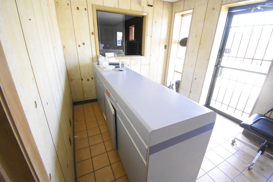 More Photos Of 630 Kentucky St, South Houston Office For Sale