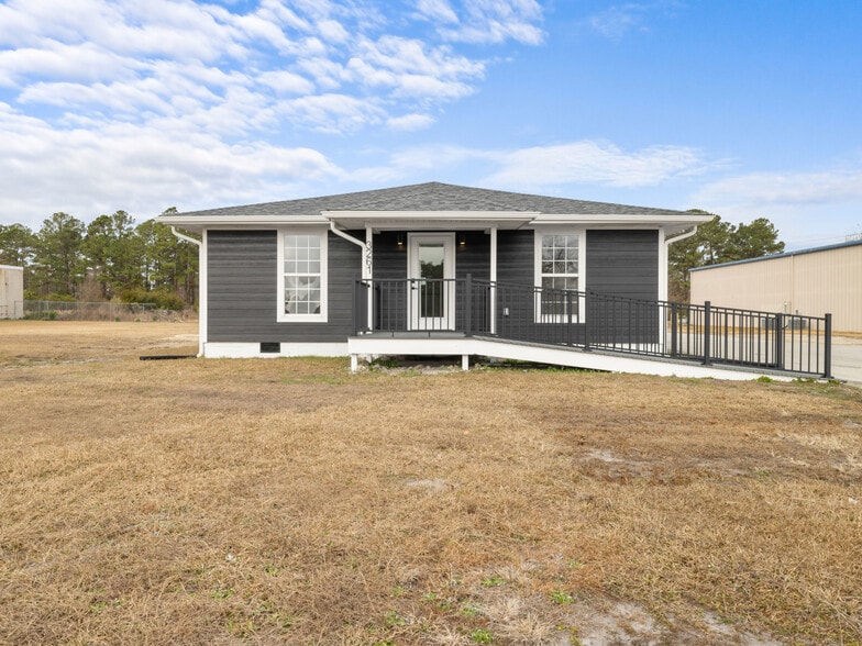 More Photos Of 3261 New Bern Hwy, Jacksonville Light Distribution For Sale