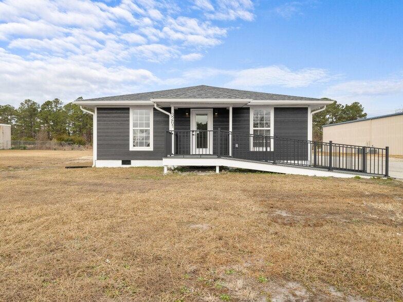 More Photos Of 3261 New Bern Hwy, Jacksonville Light Distribution For Lease