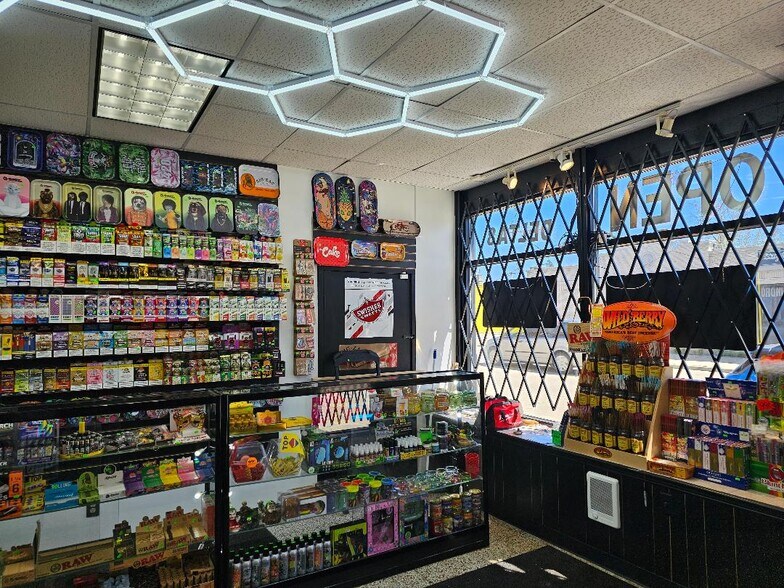 More Photos Of 632 High St, Racine Storefront Retail Residential For Sale