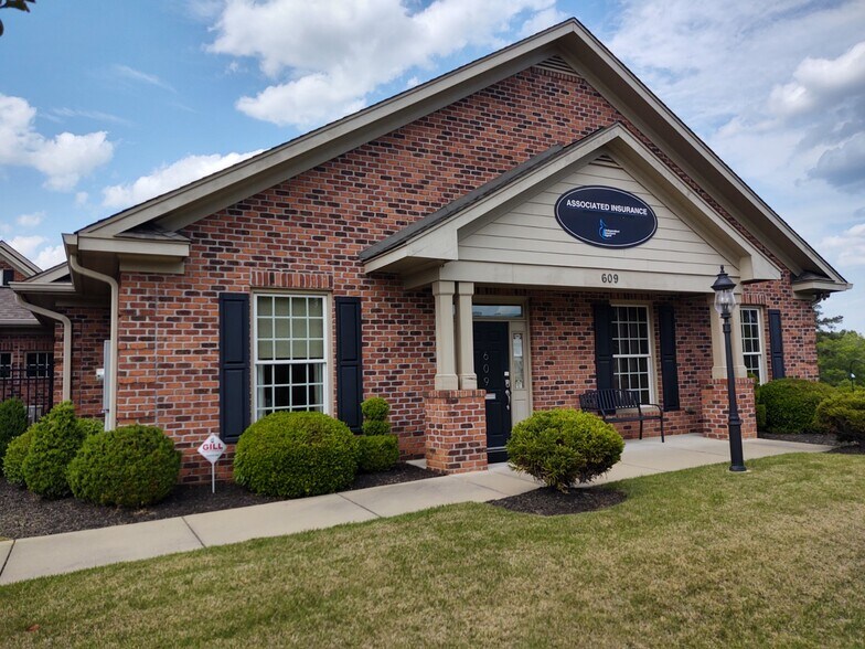Primary Photo Of 609 Executive Plz, Fayetteville Medical For Sale