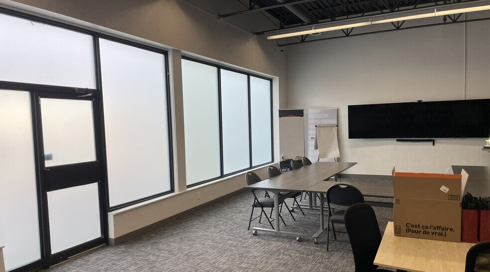 More Photos Of 976 Dugald Rd, Winnipeg Flex For Lease