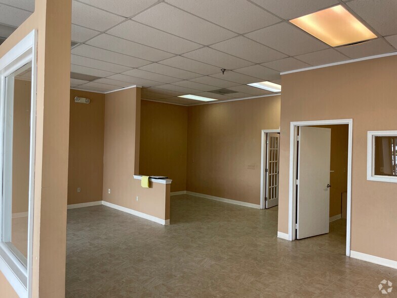 More Photos Of 720 Hanover Pike, Hampstead Storefront For Lease