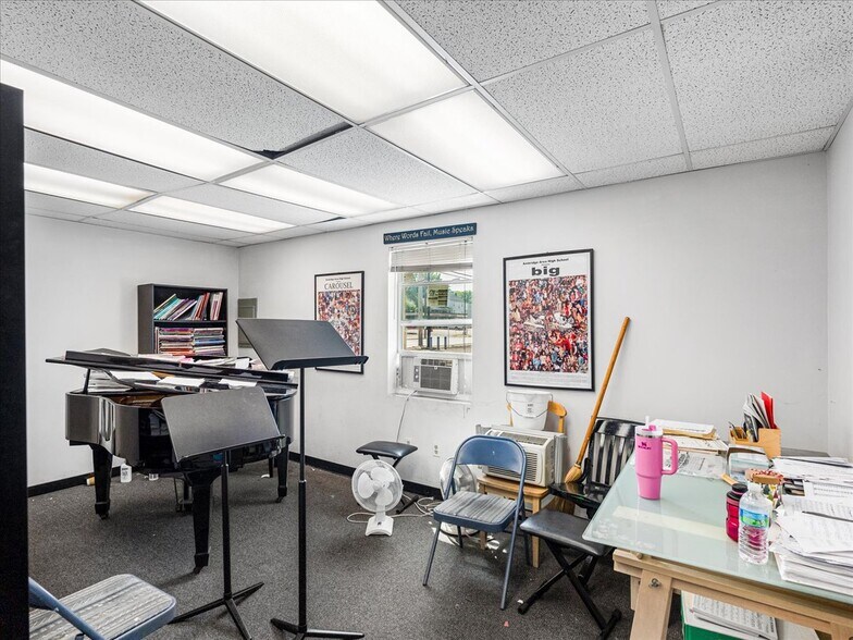 More Photos Of 2600 Duss Ave, Ambridge Unknown For Sale