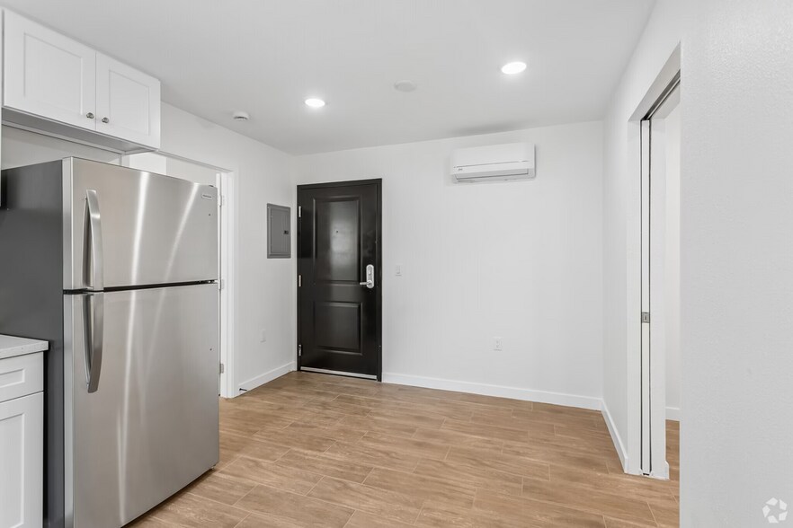 More Photos Of 833 W 84th St, Los Angeles Apartments For Sale