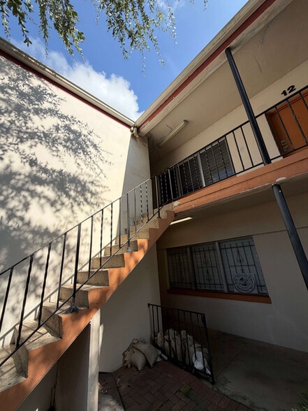 More Photos Of 157 E 8th St, Jacksonville General Retail For Sale