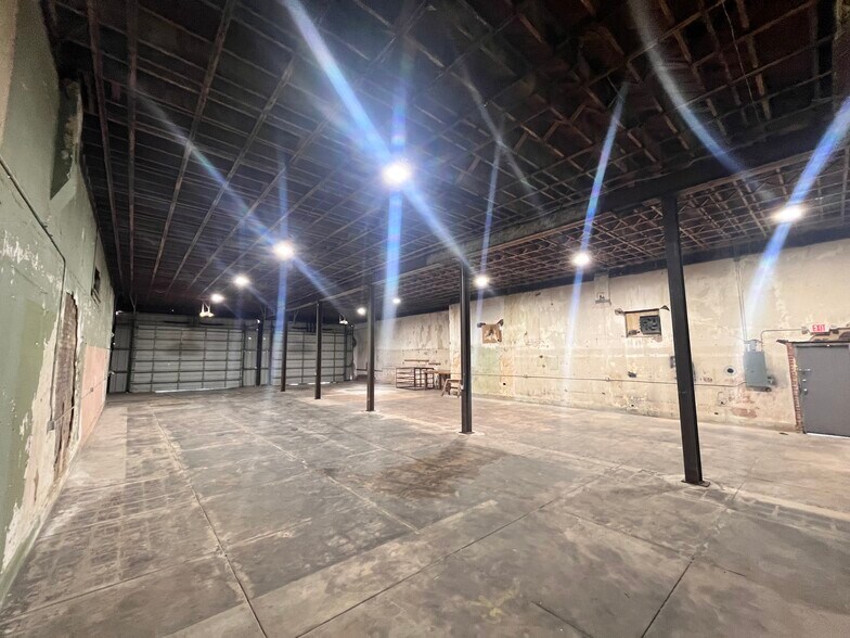 More Photos Of 400 Procter St, Port Arthur Warehouse For Lease