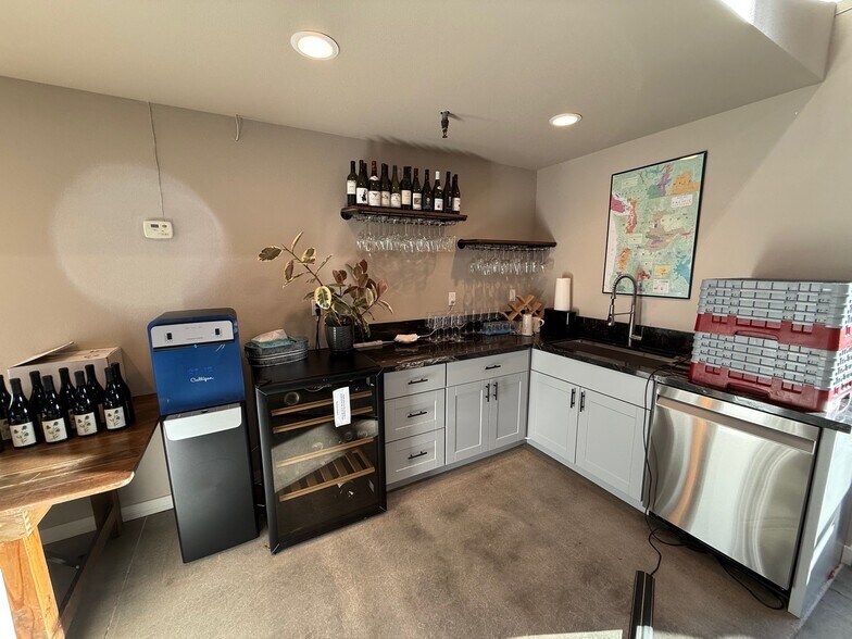 More Photos Of 224 Highway 246, Buellton Office For Sale