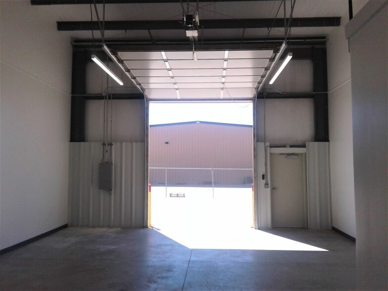 More Photos Of 1632 S West St, Wichita Warehouse For Lease