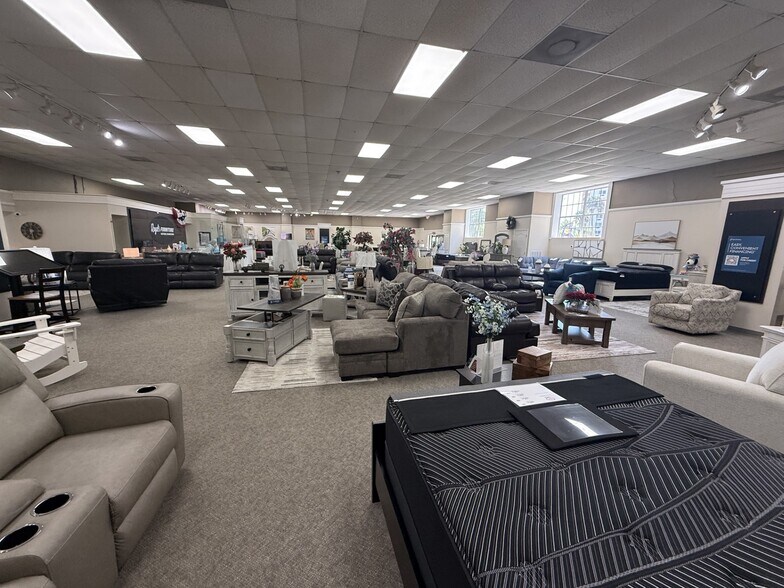 More Photos Of 21 Main St, Titusville General Retail For Sale