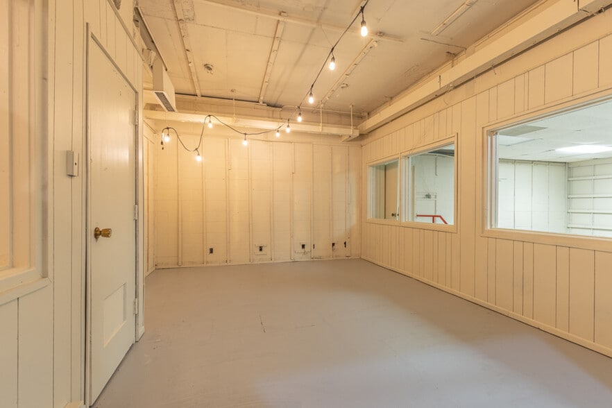 More Photos Of 8871 Griffith Rd, Nashville Warehouse For Sale