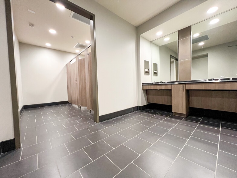 More Photos Of 6401 Holiday Hill Rd, Midland Office For Lease