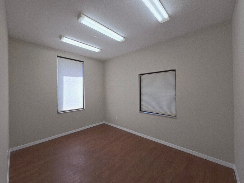 More Photos Of 1708 Lexington Green Ln, Sanford Medical For Lease
