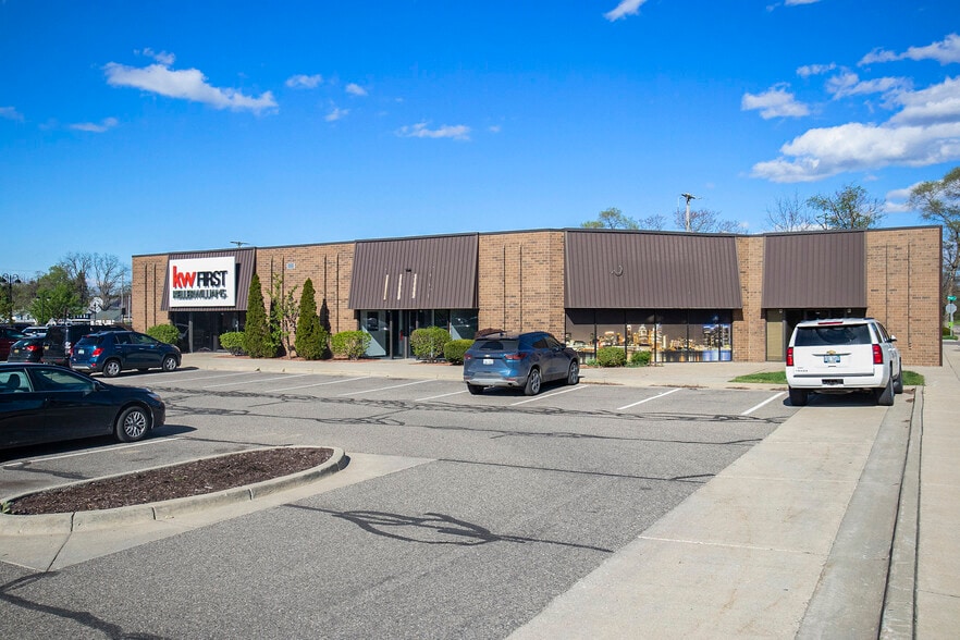 Primary Photo Of 102-132 N Leroy St, Fenton Unknown For Lease